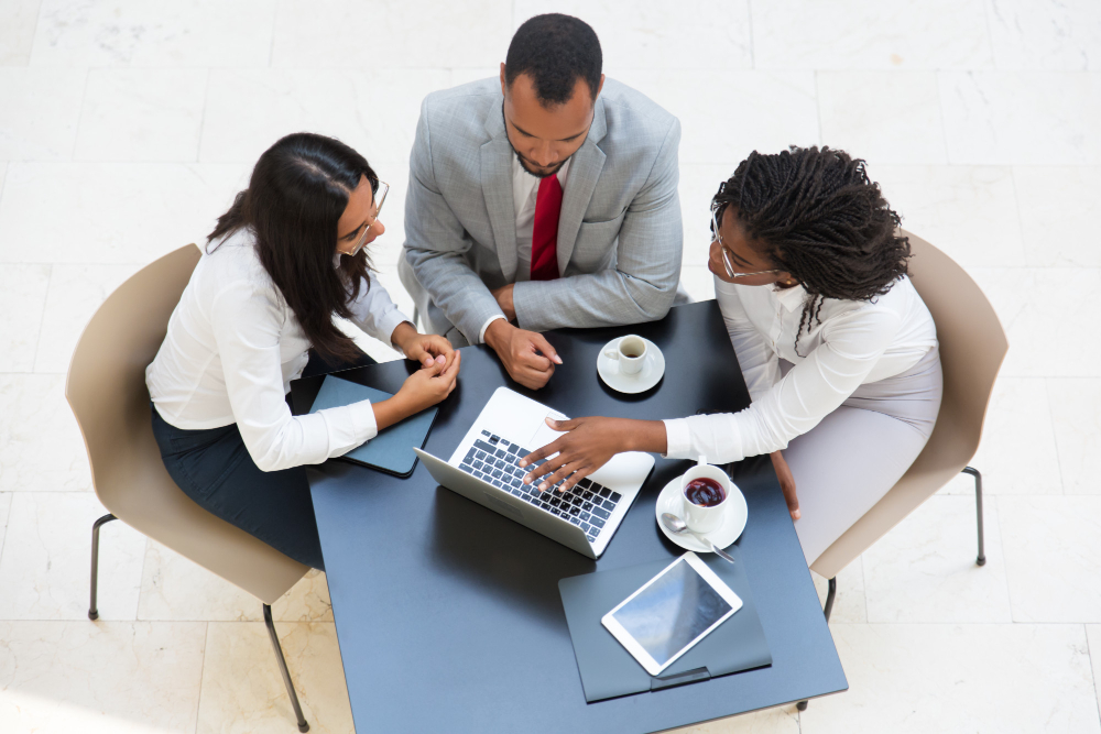 business-team-working-laptop